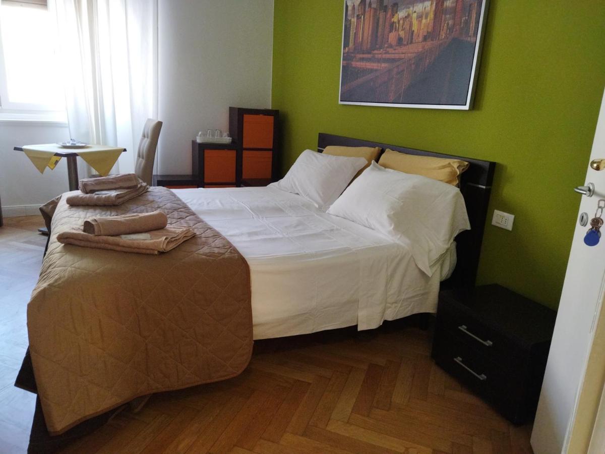 Piazza Goldoni Rooms Trieste Exterior photo