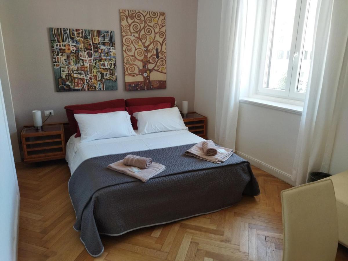 Piazza Goldoni Rooms Trieste Exterior photo